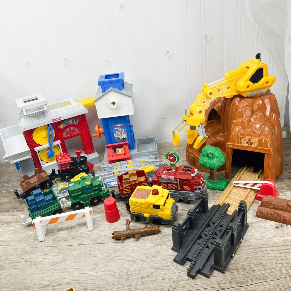 Geotrax Lot Railside Grain, train station, construction and cars included